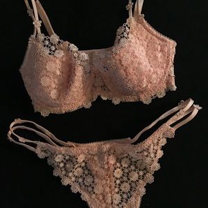 Ambrielle Bra & Thong Set in Light Peach 34 D (thong 6-8 approx size states XXL)